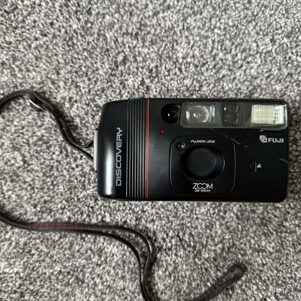 Fuji Discovery 350 Zoom Date 35mm Film Camera Untested Vintage Point & Shoot